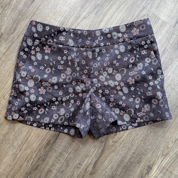 LOFT Pants - Loft Floral Print Shorts - Size 2